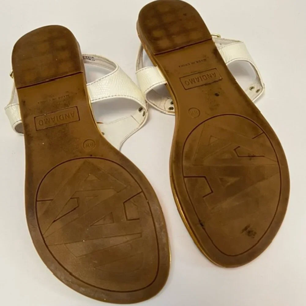 Andiamo Adanielle Womens White & Tan Flower Thong Sandals Size 8.5